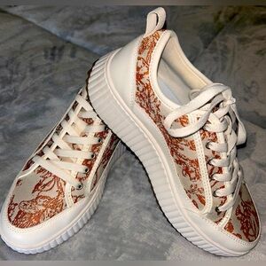 Boho, shabby chic, Pre-owned, Dream Pairs, platform walking shoe.